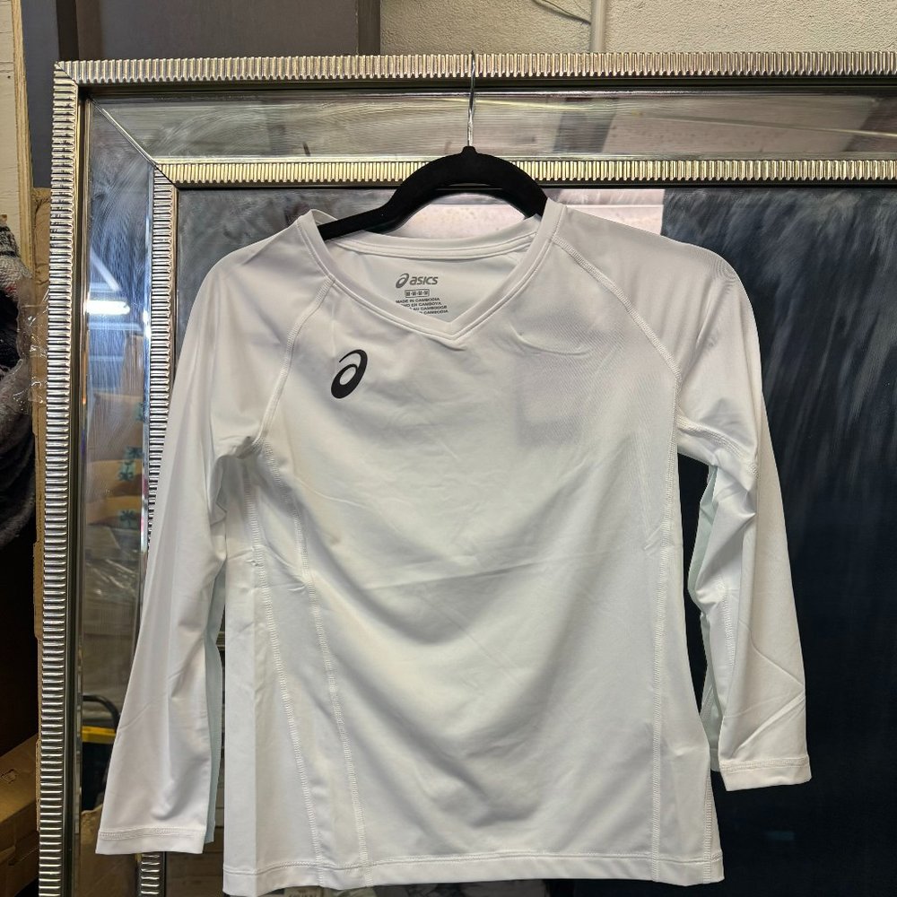 ASICS Women third quarter sleeve top size Medium